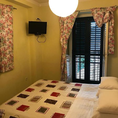 Studio In The Top Center Apartment Split Exterior photo