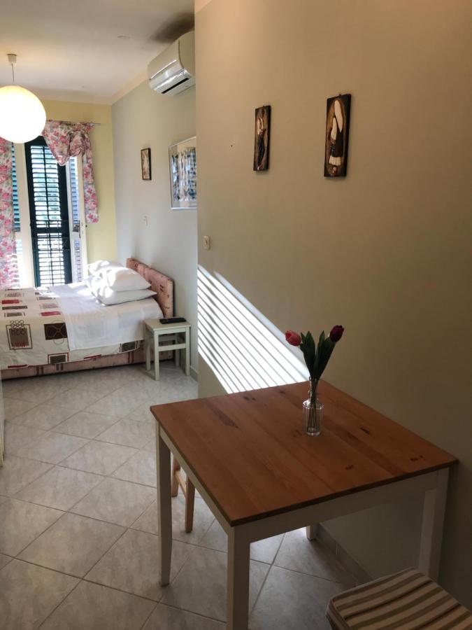 Studio In The Top Center Apartment Split Exterior photo
